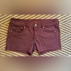 American Eagle women’s stretchy maroon jean shorts size 12
